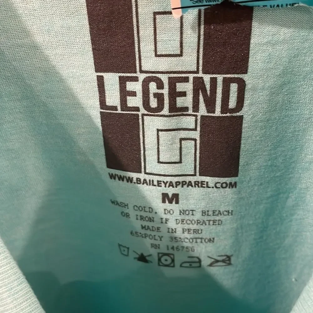 NWT BaileyApparel mens tee shirt